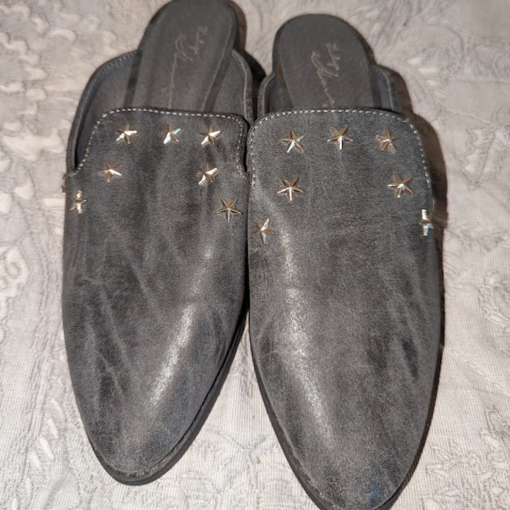NWT Grey Leather  Size 8.5